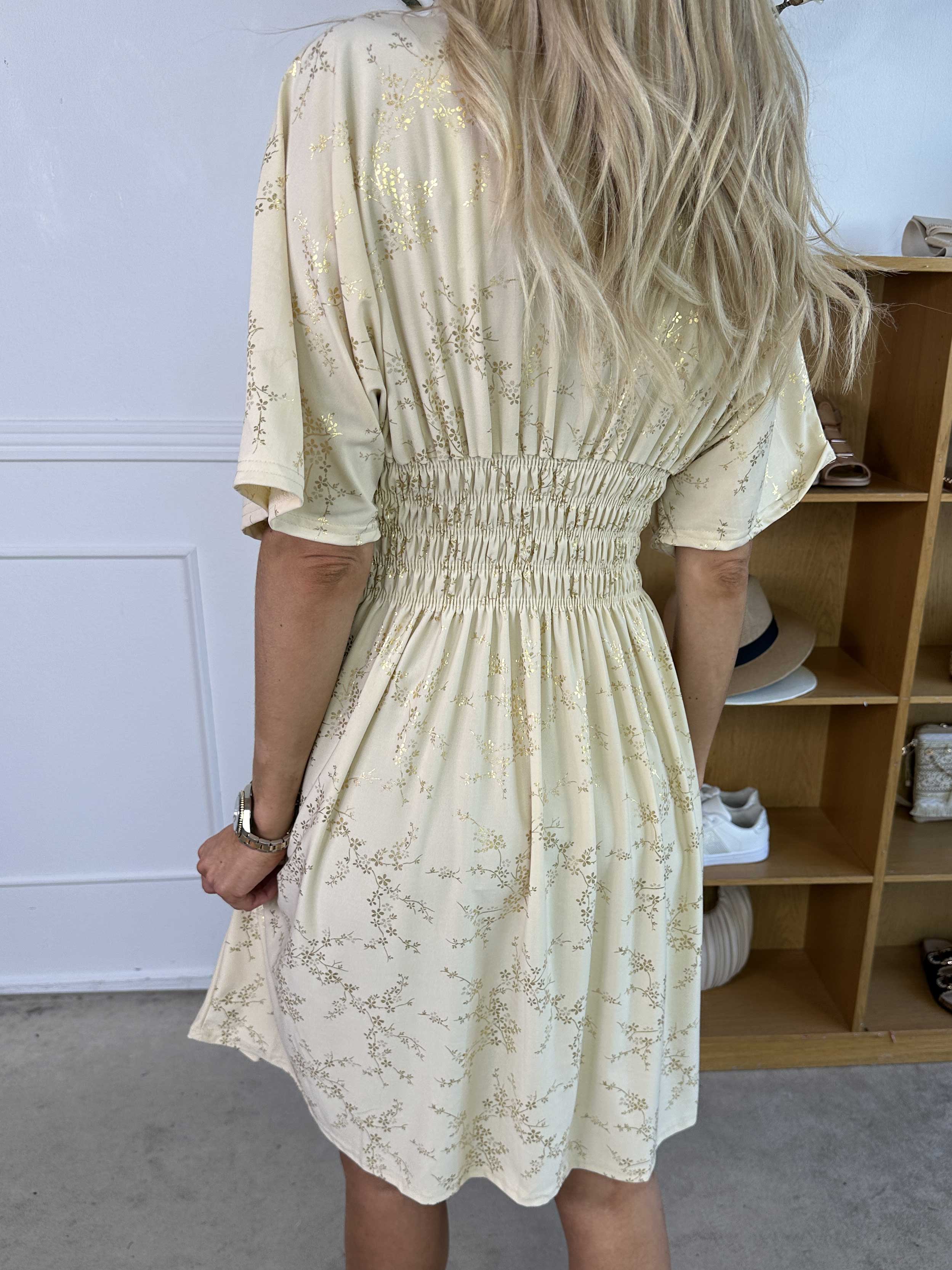 Pams Gold Short - Elastisk klänning detaljerad med guldblommor